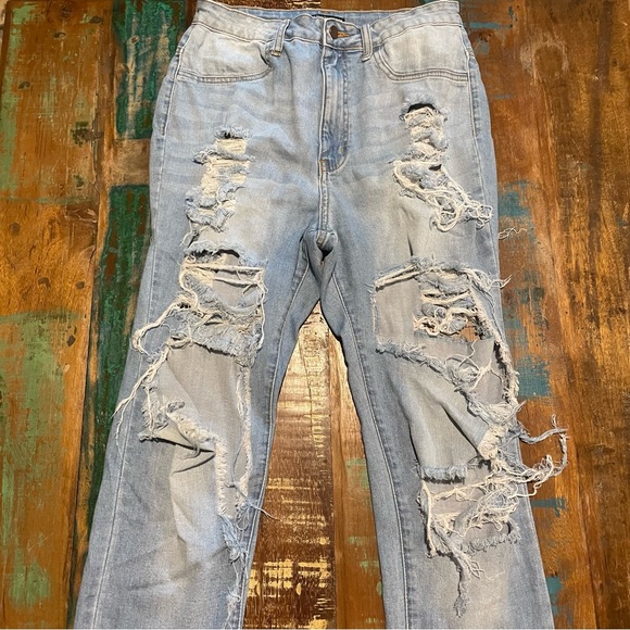 Super Distressed Light Wash Jeans - Picture 4 of 5